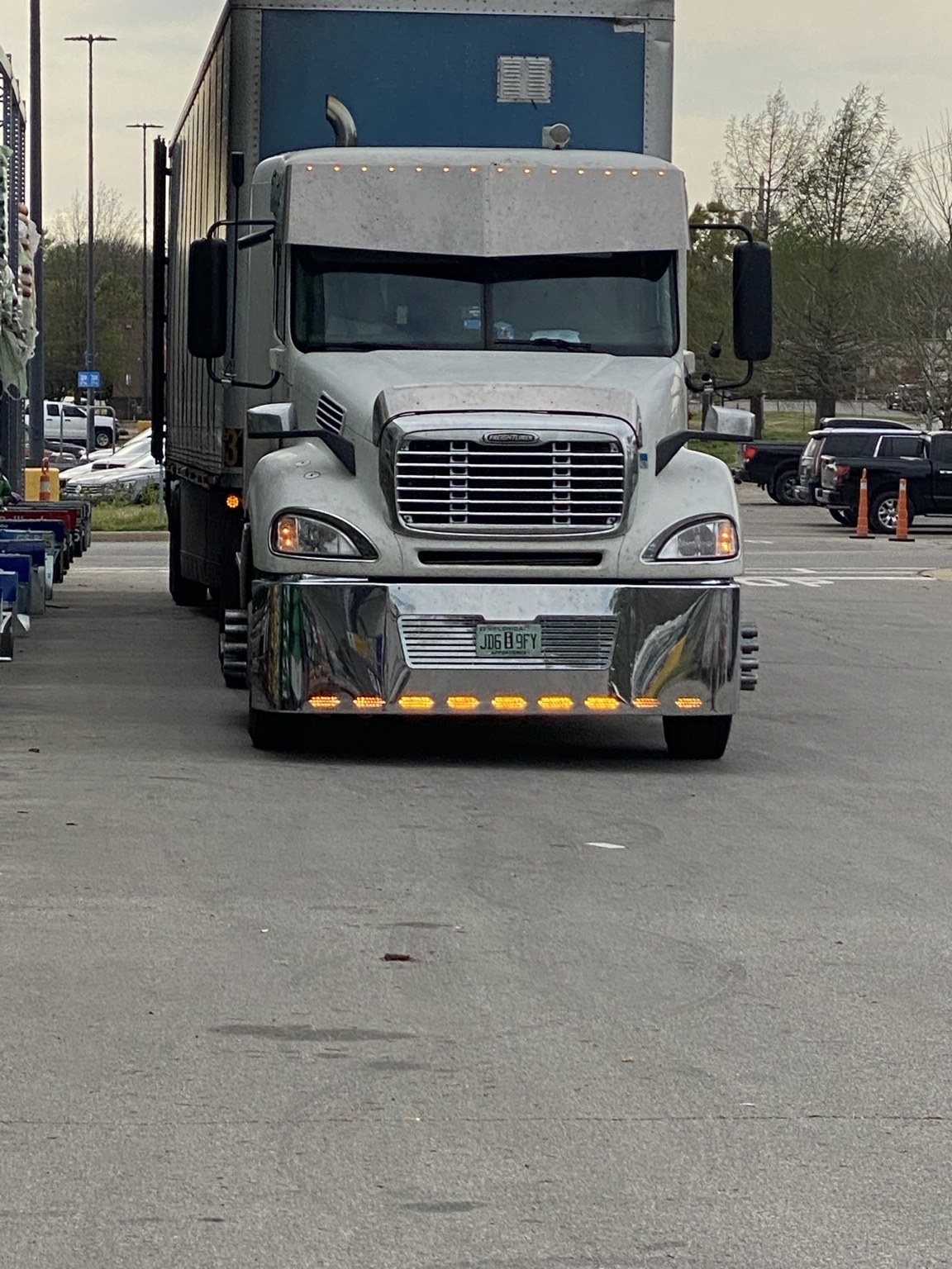 Dry van tractor trailer
