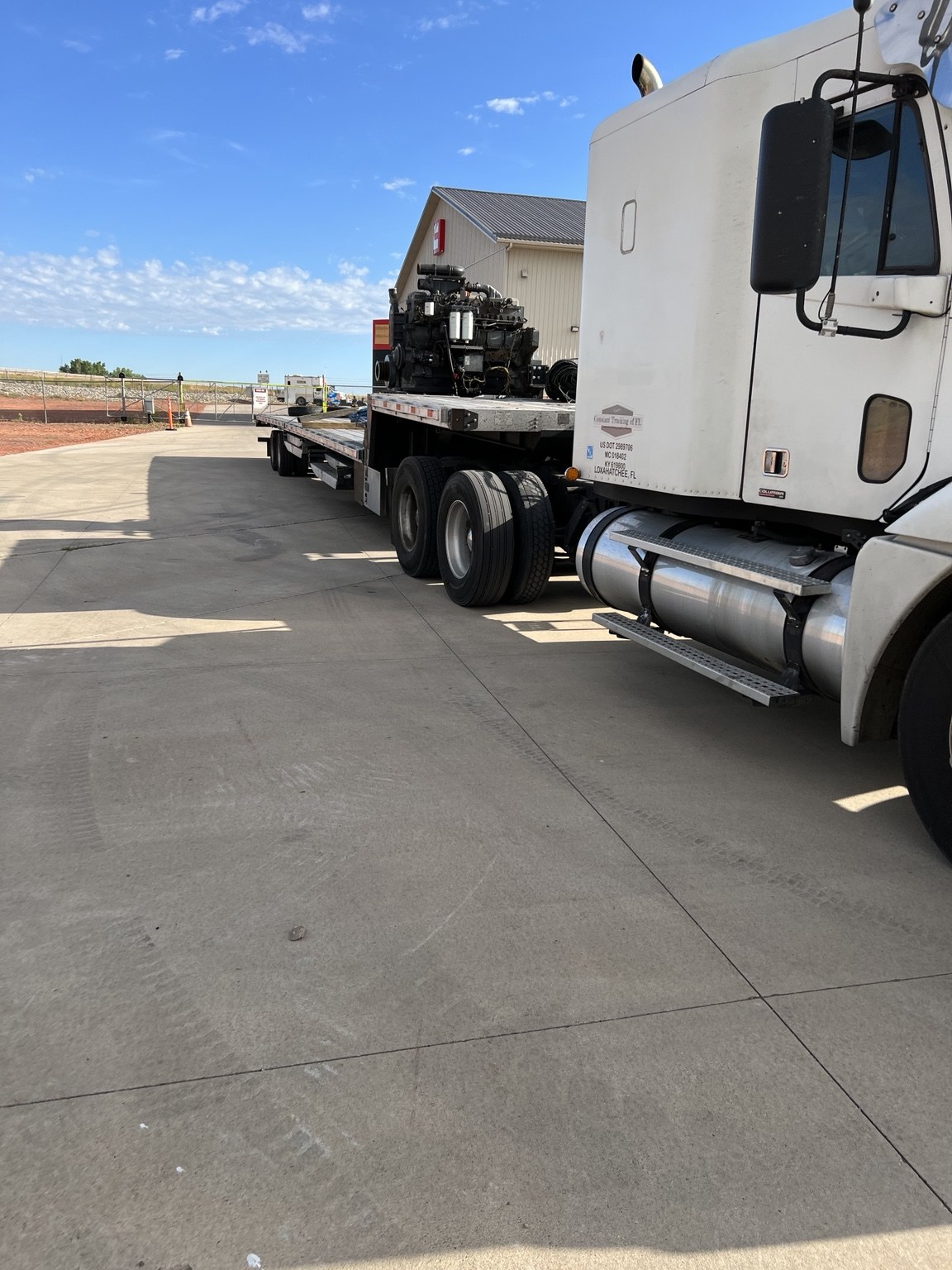 Constant Trucking operation photo — Flatbed Engine