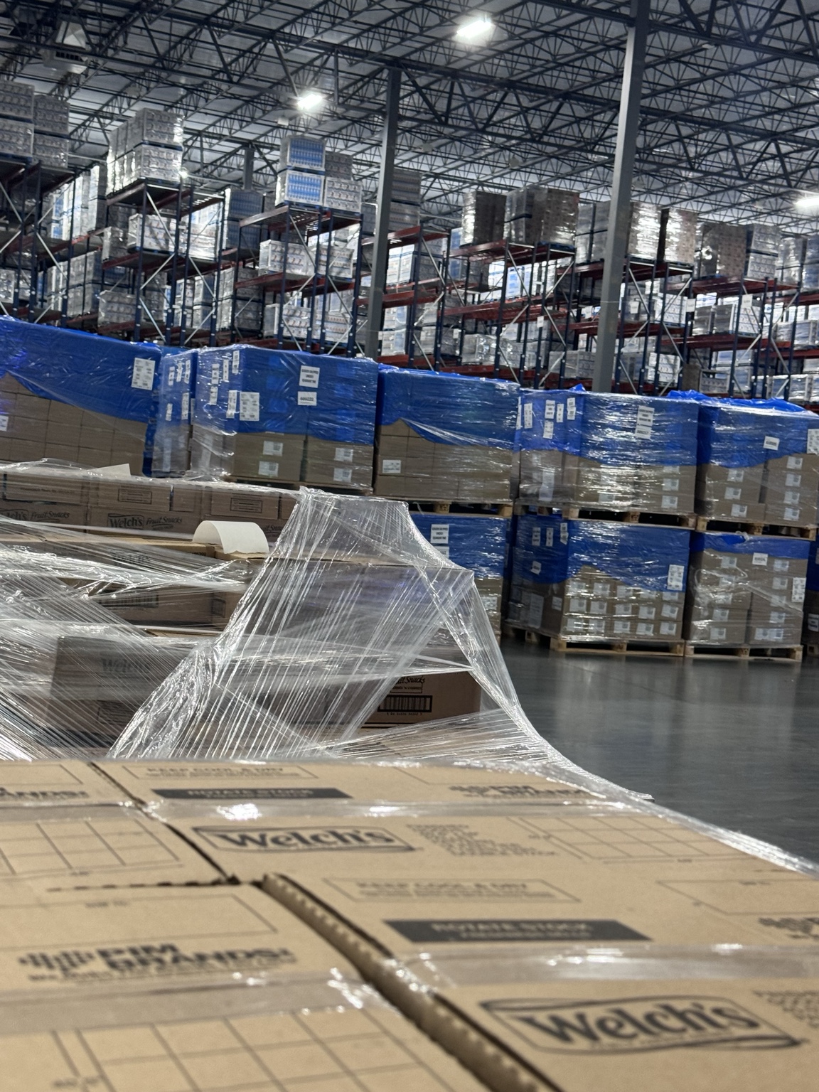 Warehouse freight pickup and palletized goods